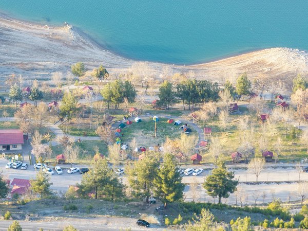 Quelles sont les techniques pour cuisiner des repas sans feu en camping?